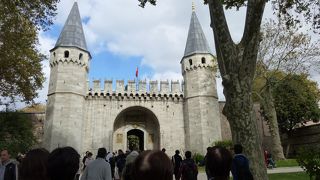 トプカプ宮殿 --- オスマン朝の支配者の居城です。もちろん世界遺産です！