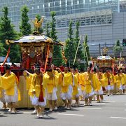 日枝神社のお祭り。都内を王朝装束で練り歩く神幸祭は最大の見せ場です。