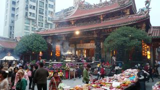 台北で一番古い仏教寺院です