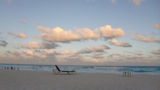 どこまでも続くきれいなロングビーチ