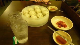 明洞餃子を食す