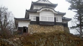 現存１２天守のうち、最も高い山城