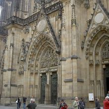 午前中に行くと観光客はやや少なめ。午後はすごいです