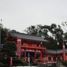 明るい雰囲気の素敵な門