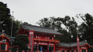祇園から見る門が素敵