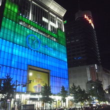 ミリオレとおとなりのビル