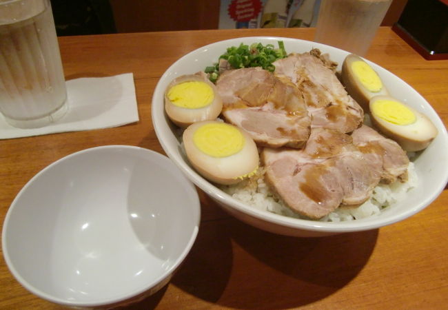 意外と美味しいチャーシュー丼♪