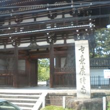車窓から撮った広隆寺