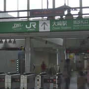 ソニーが聳え立つ駅