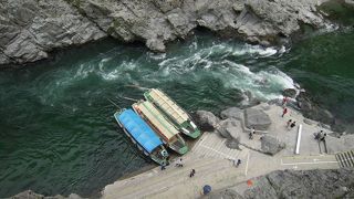 大歩危の渓谷よりも高い山の中腹にある集落が気にかかる