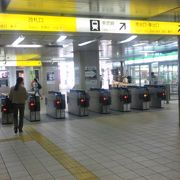 新幹線の駅のような綺麗な駅