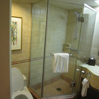 囲いのついたシャワー