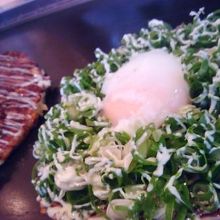 豚玉(￥790)とトロ卵ねぎ焼き(￥1200)