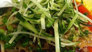 駅地下にある、人気の担担麺