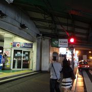 新大久保に近い中央線各駅停車の駅