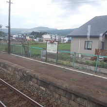 ホーム越しに見る風景