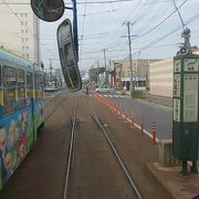 市電のカーブする様子が楽しめる駅です