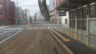 市役所はちょっと離れています