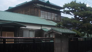 和洋折衷の独自な風情の建築でした