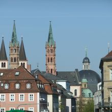 レジデンツから見る４つの塔をもつ大聖堂