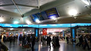 アタテュルク国際空港 --- トルコの玄関口。そして出口でもあります。