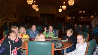 ヴィエリチカ岩塩採掘場の地底にこだまする「コニチワ！」