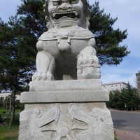 ホテル入口にある狛犬