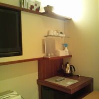 客室２．狭いが十分な設備で綺麗。