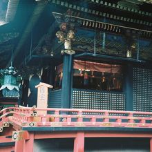 極彩色と彫刻が見事です