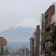 富士山から直線距離では最も近い駅