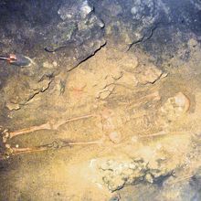 発掘された当時の弥生時代の人骨。シャーマンで卑弥呼かも