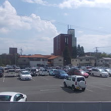 大学のキャンパスの遠景