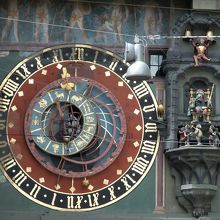 ドイツ人の機械工カスパーブルネン作のゼンマイ式時計です。