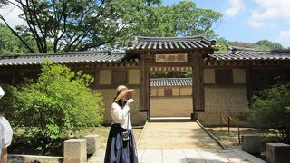 ちょっとハイキング気分で、秘苑散策（ガイドツアー）