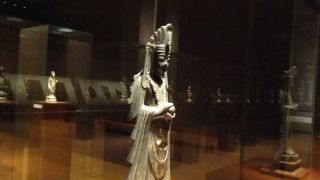 小さな仏像が印象的！