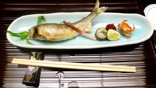 二度目の食事，外国人に日本料理を紹介するのにいいかな．季節感はある