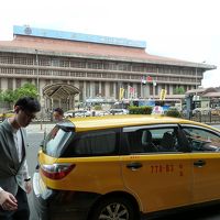 玄関から台北車站を見るとまさに真向かい！