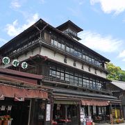 古い旅館が食堂になっているが，内部の写真を撮れないのが残念