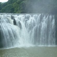 圧倒的迫力で目の前に大滝が！