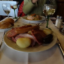 ボリュームたっぷりのシュークルート