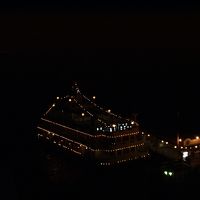 夜の遊覧船です