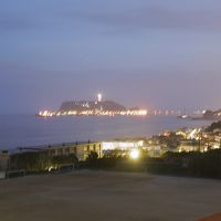 西側の客室からの江の島夜景