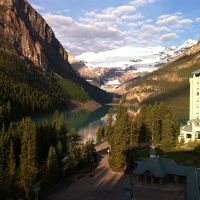 朝焼けのLake Louise