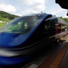 智頭線の急行列車（宮本武蔵駅には停まらない）