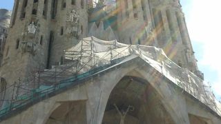 噂以上の壮大な大聖堂。しかもメインの塔が未完成！