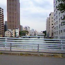 幸橋から眺める橋も美しい