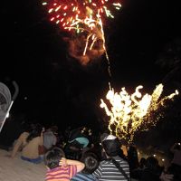 ヒルトンでは、毎週金曜日、砂浜で花火がたのしめます