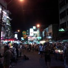 カオサンの入口あたりです。