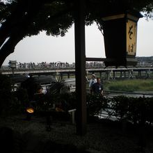 二階の席から眺めた渡月橋