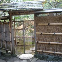 内庭に通じる枝折戸